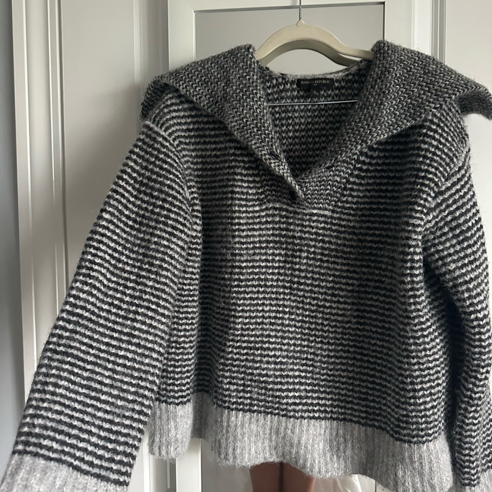 Banana Republic Black and Gray V-Neck Sweater